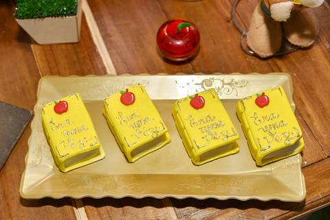 Foto da Decoração Docinhos Em Forma de Livro Escrito 