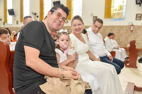 Fotografia Da Raissa Com Os Padrinhos Na Igreja São José em São Paulo, SP Feita por Priscila Felix Fotógrafa de Casamentos, Ensaios e Família'