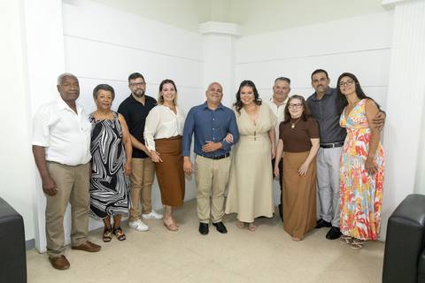 Fotografia dos Noivos Ao Lado Dos Pais e Padrinhos em São Paulo - SP Feita por Priscila Felix Fotógrafa de Casamentos, Ensaios e Família'