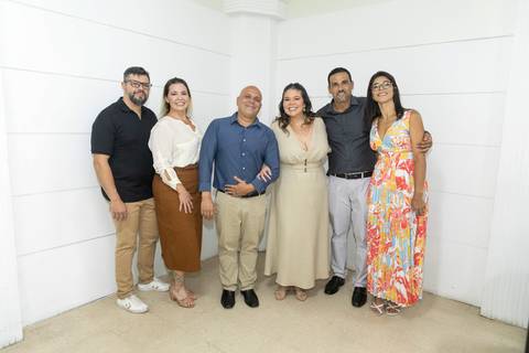 Fotografia dos Noivos Com Os Padrinhos em São Paulo - SP Feita por Priscila Felix Fotógrafa de Casamentos, Ensaios e Família'