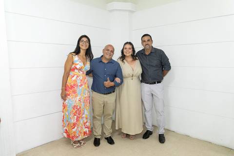 Fotografia dos Noivos Com Os Padrinhos em São Paulo - SP Feita por Priscila Felix Fotógrafa de Casamentos, Ensaios e Família'