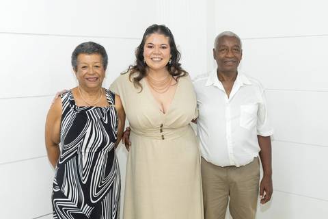 Fotografia da Noiva Com Os Sogros em São Paulo - SP Feita por Priscila Felix Fotógrafa de Casamentos, Ensaios e Família'