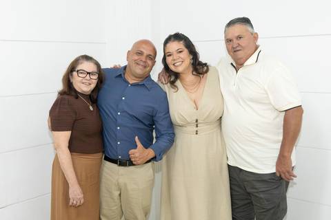 Fotografia dos Noivos Com Os Amigos em São Paulo - SP Feita por Priscila Felix Fotógrafa de Casamentos, Ensaios e Família'