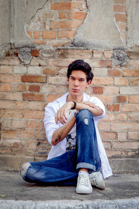 Ensaio Masculino No Muro de Tijolinhos Vila Maria Zélia Belém'