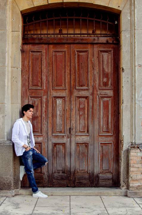 Ensaio Masculino Em Frente À Porta Da Igreja Vila Maria Zélia Belém'