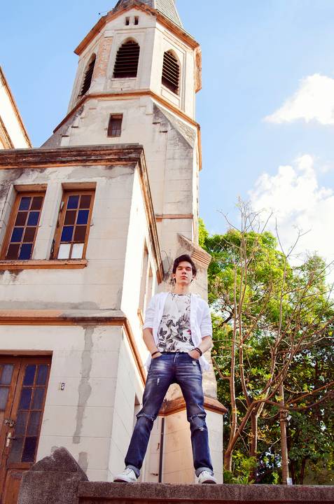 Ensaio Masculino Em Frente À Igreja Vila Maria Zélia Belém'