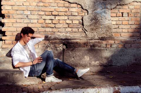 Ensaio Masculino Na Escada Com Muro de Tijolinhos Vila Maria Zélia Belém'