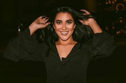 Modelo Jogando os Cabelos Ensaio Feminino Street Style Avenida Paulista'