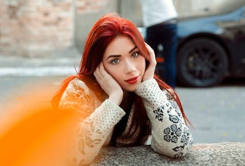 Ensaio Feminino Street Style Vila Maria Zélia Belém no Muro Com Mãos no Rosto'