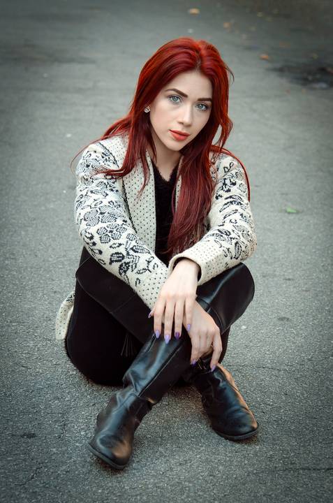Ensaio Feminino Street Style Vila Maria Zélia Belém Sentada na Rua'