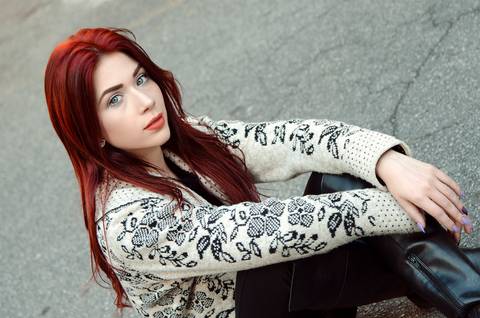 Ensaio Feminino Street Style Vila Maria Zélia Belém Sentada na Rua'