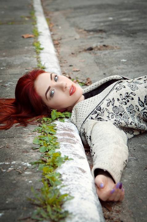 Ensaio Feminino Street Style Vila Maria Zélia Belém Deitada na Calçada'