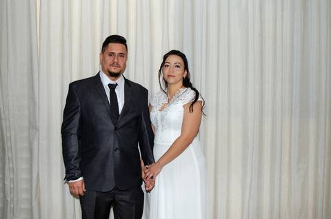 Casamento Civil no Cartório na Vila Souza SP Casal Mãos Dadas'
