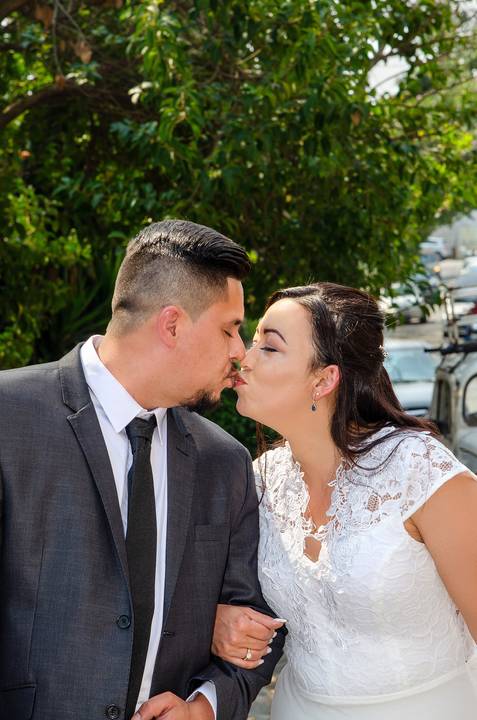 Recepção no Bar Bistrô Piteu na Vila Romana Chegada dos Noivos Beijo'