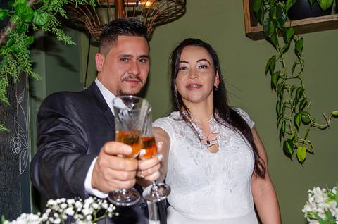 Recepção no Bar Bistrô Piteu na Vila Romana Taças nas Mãos'