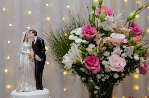 Buffet Millenium - Mooca - SP Decoração Noivos no Bolo'