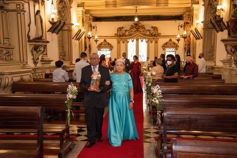Entrada dos Avós na Igreja da Venerável Ordem Terceira do Carmo na Sé em SP'
