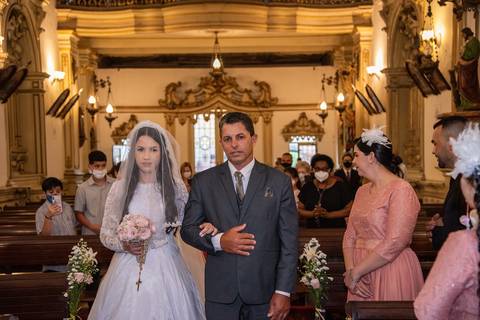 Entrada da Noiva Com o Pai na Igreja da Venerável Ordem Terceira do Carmo na Sé em SP'
