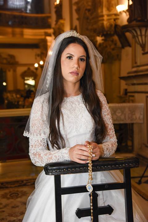 Igreja da Venerável Ordem Terceira do Carmo na Sé em SP Noiva Segurando o Terço'