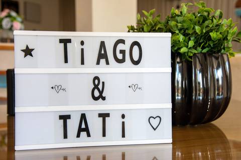 Plaquinha Tati e Tiago Vila Galvão Guarulhos'