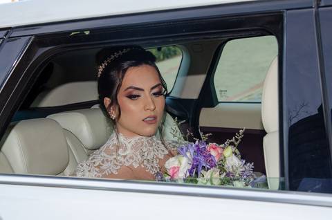 Casamento no Espaço Olinda em Santa Isabel SP Chegada da Noiva no Carro Chorando'