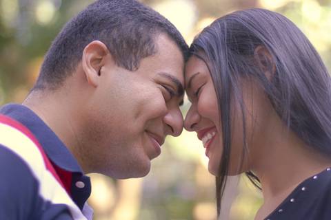 Ensaio de Casal: Casal se olhando apaixonados'