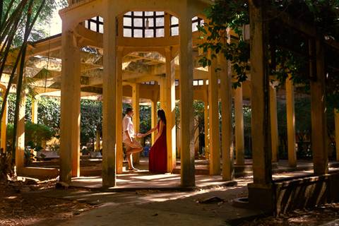 Ensaio de Casal: Casal mostrando carinho'