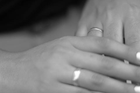 Ensaio de Casal: Alianças preto e branco'