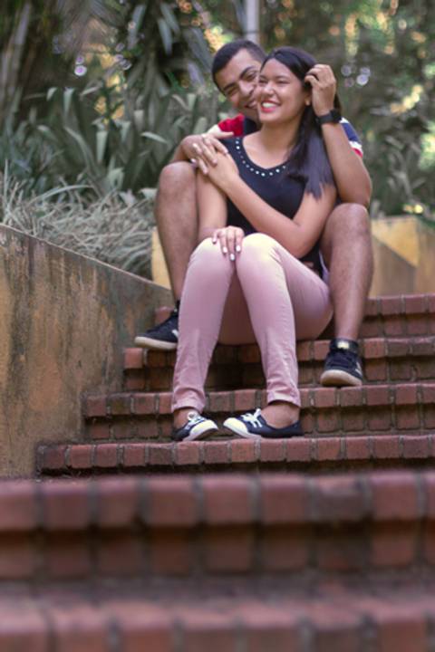 Ensaio de Casal: Casa Sentados na escada'