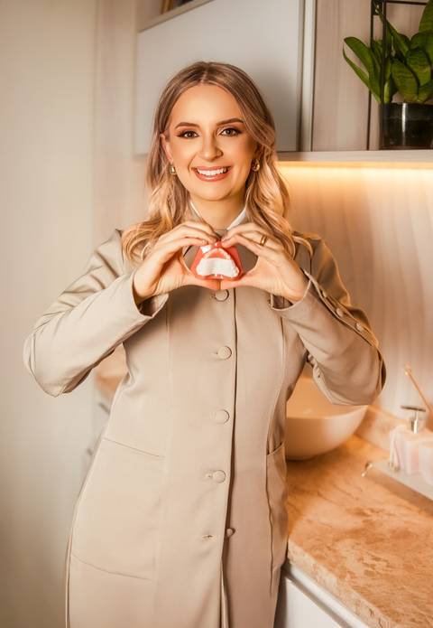 Dra Lorena Domareski | Invisalign'