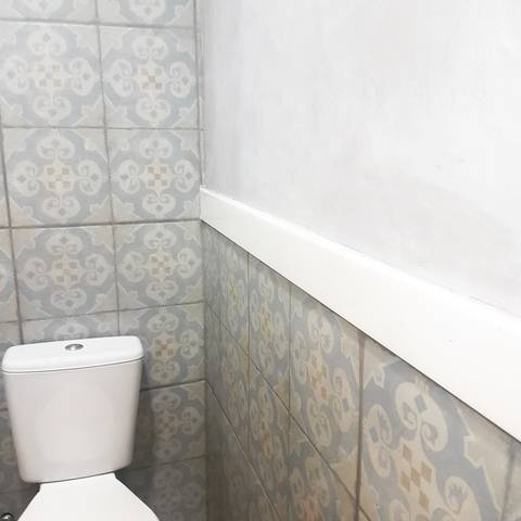 Acabamento: Revestimento com cimento polido
'