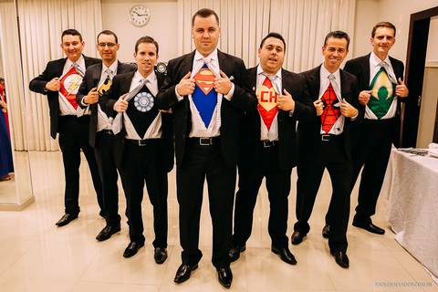 Casamento - Vanessa e Fernando - Timbó - SC - Padrinhos com camisa de super heróis  '