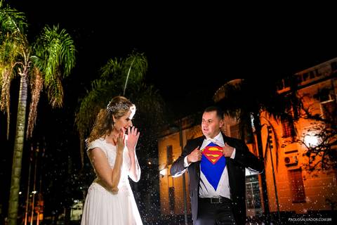 Casamento - Vanessa e Fernando - Timbó - SC - Seção especial do Noivos - Chuva - Camisa de Super Herói Noivo'