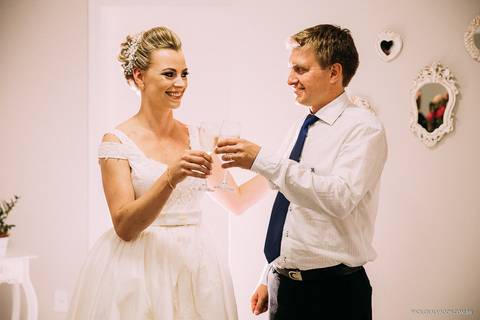 Casamento - Juliana e Leonardo - Rio dos Cedros - Casamento Típico - Making of da noiva '