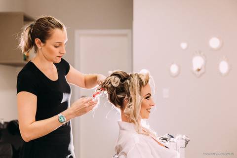 Casamento - Juliana e Leonardo - Rio dos Cedros - Casamento Típico - Making of da noiva '