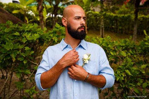 Casamento na Praia de Taquaras em Balneário Camboriú, Santa Catarina. Wedding ao ar livre, Barbara e Rubem, Paolo Salvador - Photo & Film. Fotos dos Bastidores do casamento. Vestido de Noiva. Fotos criativas. Making Of da Noivo'