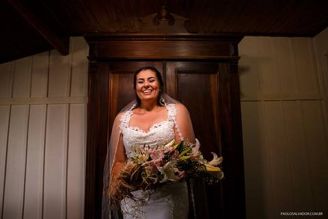 Casamento na Praia de Taquaras em Balneário Camboriú, Santa Catarina. Wedding ao ar livre, Barbara e Rubem, Paolo Salvador - Photo & Film. Fotos dos Bastidores do casamento. Vestido de Noiva. Fotos criativas. Making Of da Noiva'