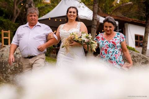 Casamento na Praia de Taquaras em Balneário Camboriú, Santa Catarina. Wedding ao ar livre, Barbara e Rubem, Paolo Salvador - Photo & Film. Fotos criativas da cerimônia do casamento ao ar livre.'