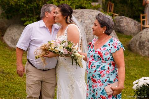 Casamento na Praia de Taquaras em Balneário Camboriú, Santa Catarina. Wedding ao ar livre, Barbara e Rubem, Paolo Salvador - Photo & Film. Fotos criativas da cerimônia do casamento ao ar livre.'