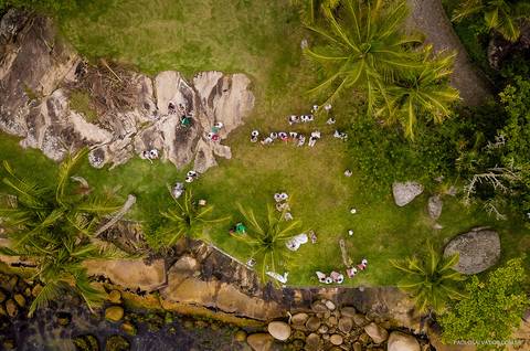 Casamento na Praia de Taquaras em Balneário Camboriú, Santa Catarina. Wedding ao ar livre, Barbara e Rubem, Paolo Salvador - Photo & Film. Fotos criativas da cerimônia do casamento ao ar livre.'