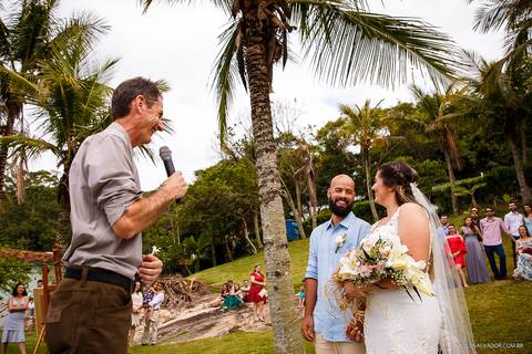Casamento na Praia de Taquaras em Balneário Camboriú, Santa Catarina. Wedding ao ar livre, Barbara e Rubem, Paolo Salvador - Photo & Film. Fotos criativas da cerimônia do casamento ao ar livre.'