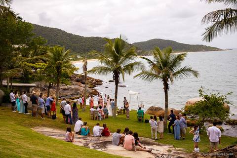 Casamento na Praia de Taquaras em Balneário Camboriú, Santa Catarina. Wedding ao ar livre, Barbara e Rubem, Paolo Salvador - Photo & Film. Fotos criativas da cerimônia do casamento ao ar livre.'