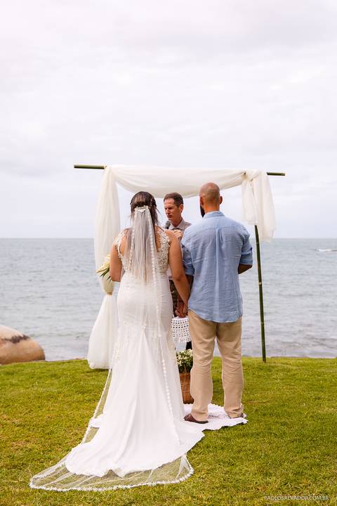 Casamento na Praia de Taquaras em Balneário Camboriú, Santa Catarina. Wedding ao ar livre, Barbara e Rubem, Paolo Salvador - Photo & Film. Fotos criativas da cerimônia do casamento ao ar livre.'