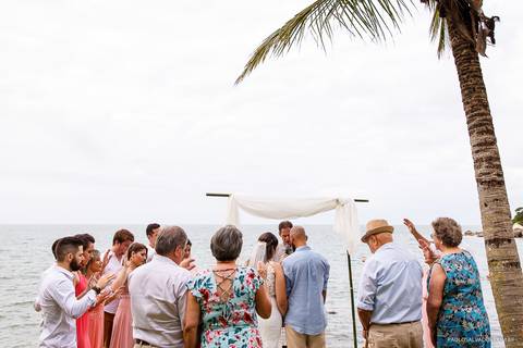 Casamento na Praia de Taquaras em Balneário Camboriú, Santa Catarina. Wedding ao ar livre, Barbara e Rubem, Paolo Salvador - Photo & Film. Fotos criativas da cerimônia do casamento ao ar livre.'