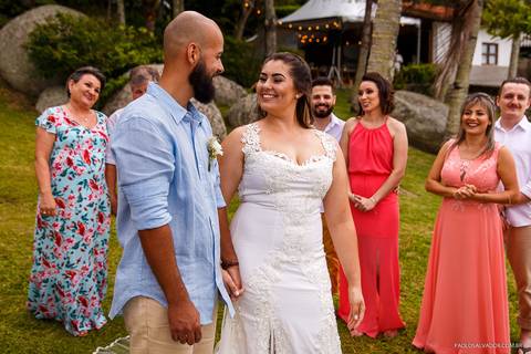 Casamento na Praia de Taquaras em Balneário Camboriú, Santa Catarina. Wedding ao ar livre, Barbara e Rubem, Paolo Salvador - Photo & Film. Fotos criativas da cerimônia do casamento ao ar livre.'
