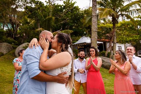 Casamento na Praia de Taquaras em Balneário Camboriú, Santa Catarina. Wedding ao ar livre, Barbara e Rubem, Paolo Salvador - Photo & Film. Fotos criativas da cerimônia do casamento ao ar livre.'