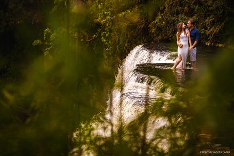 Ensaio Pré-Wedding - Valéria e Eduardo em Rio dos Cedros, na Cachoeira Formosa em Santa Catarina por Paolo Salvador Fotografias'