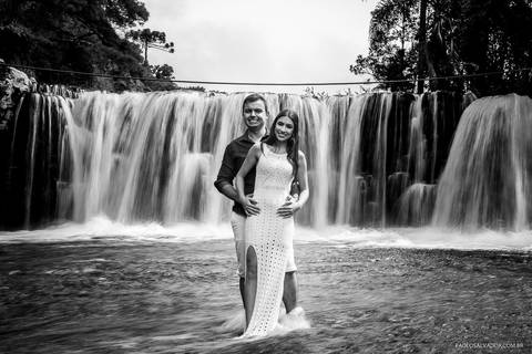 Ensaio Pré-Wedding - Valéria e Eduardo em Rio dos Cedros, na Cachoeira Formosa em Santa Catarina por Paolo Salvador Fotografias'