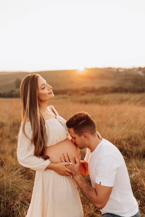 Ensaio gestante ao por do sol '