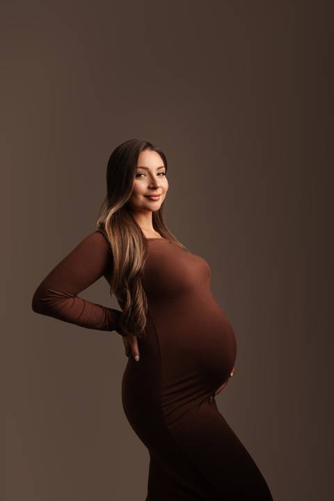 ensaio gestante em estúdio com pet'